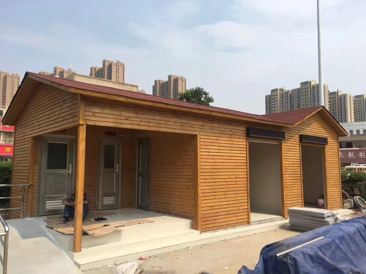 木質崗亭
